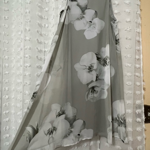 Dress - Picture 3 of 5